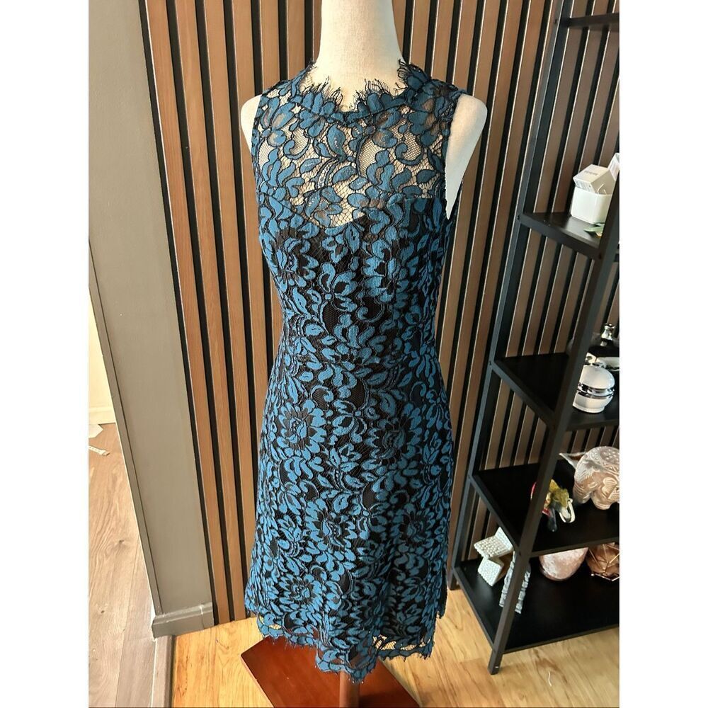 Eliza J lace blue and black dress size 2 short sleeveless knee level